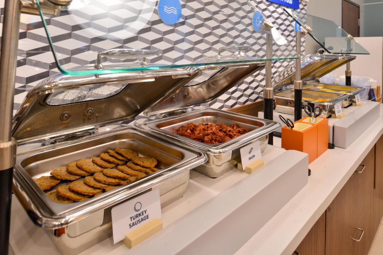 Holiday Inn Express & Suites - Toronto Airport South By Ihg Esterno foto