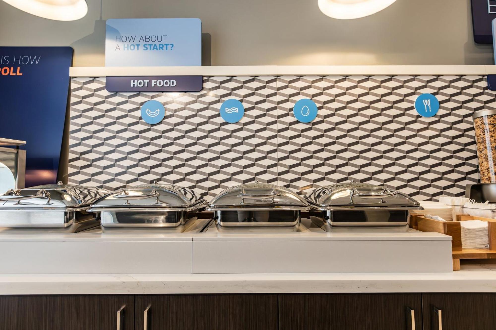 Holiday Inn Express & Suites - Toronto Airport South By Ihg Esterno foto