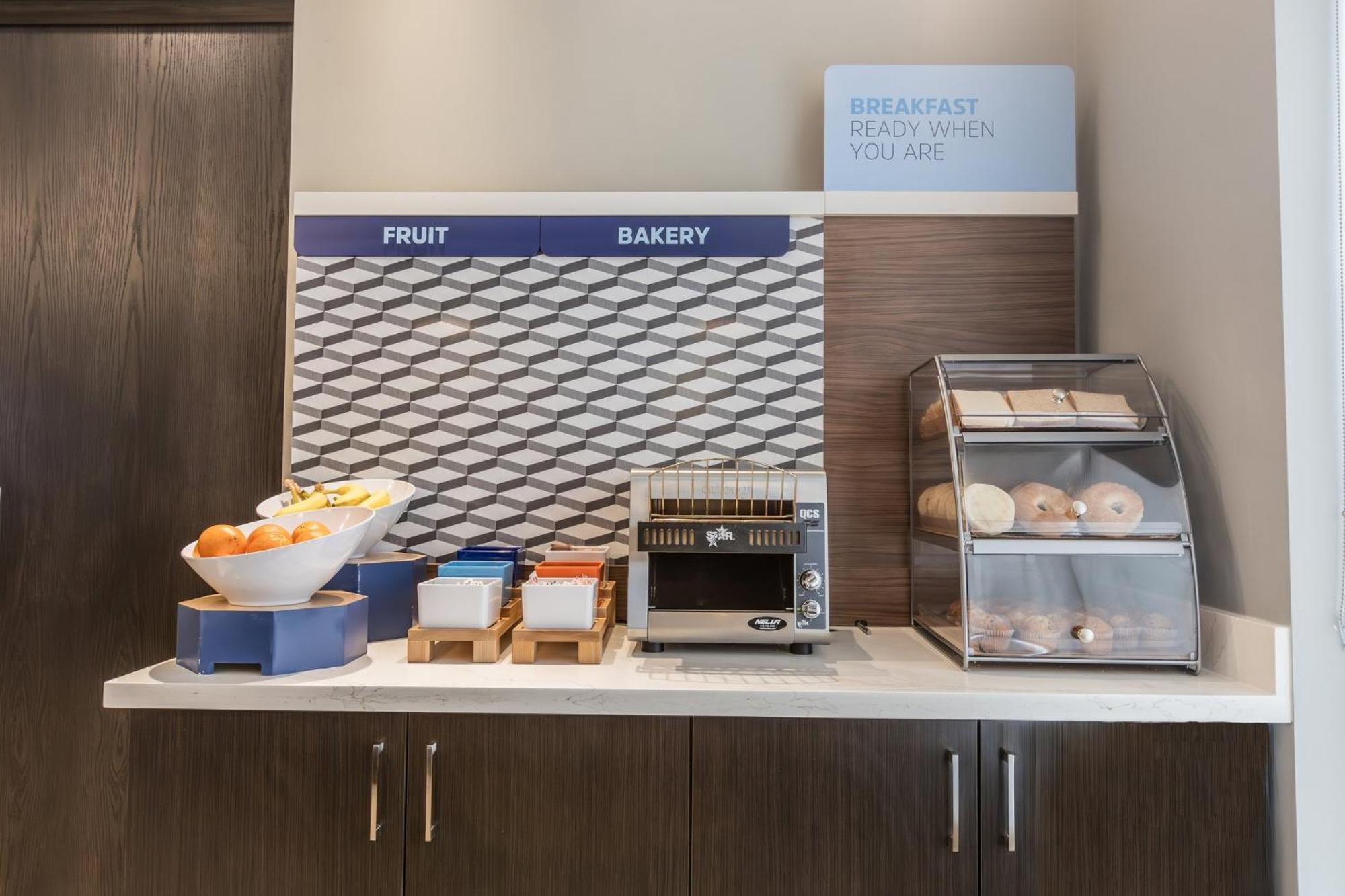 Holiday Inn Express & Suites - Toronto Airport South By Ihg Esterno foto
