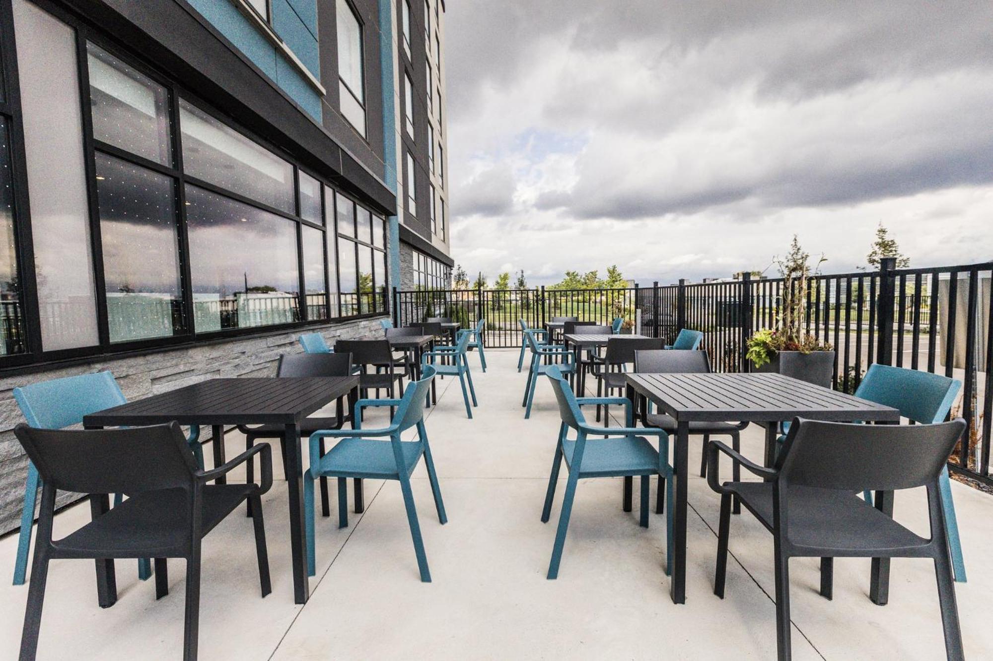Holiday Inn Express & Suites - Toronto Airport South By Ihg Esterno foto