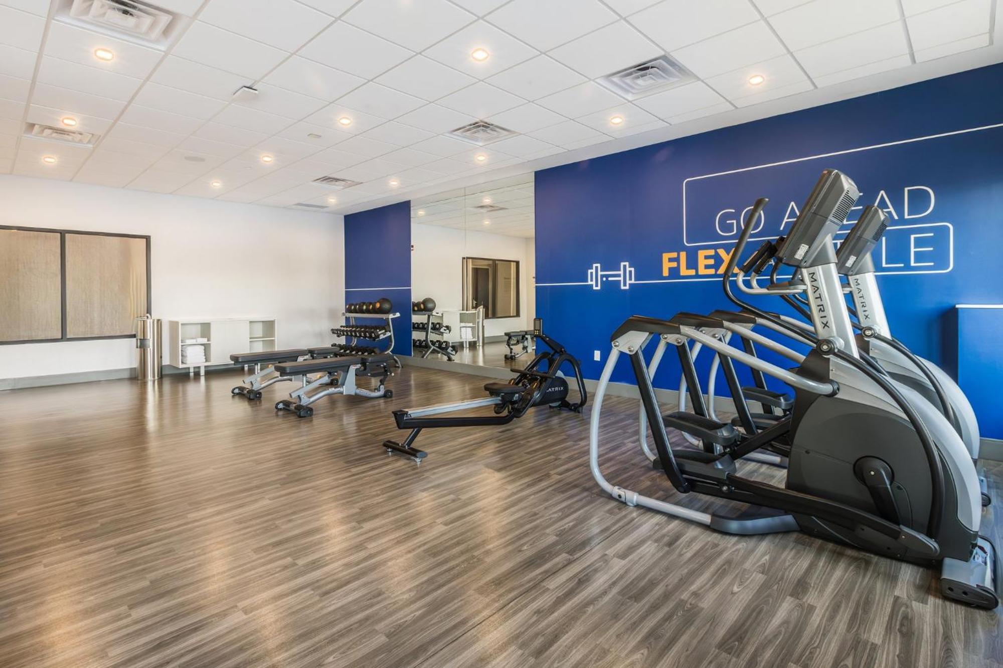 Holiday Inn Express & Suites - Toronto Airport South By Ihg Esterno foto