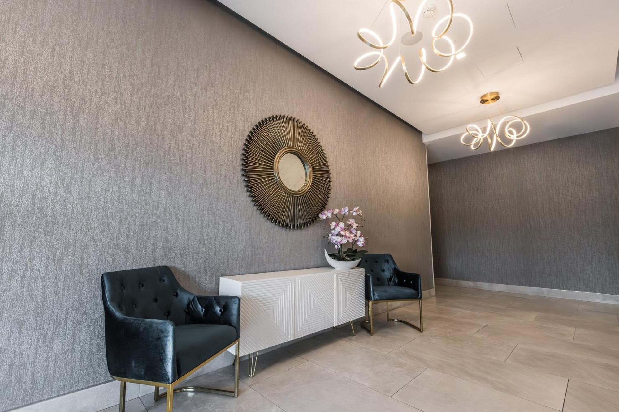 Holiday Inn Express & Suites - Toronto Airport South By Ihg Esterno foto