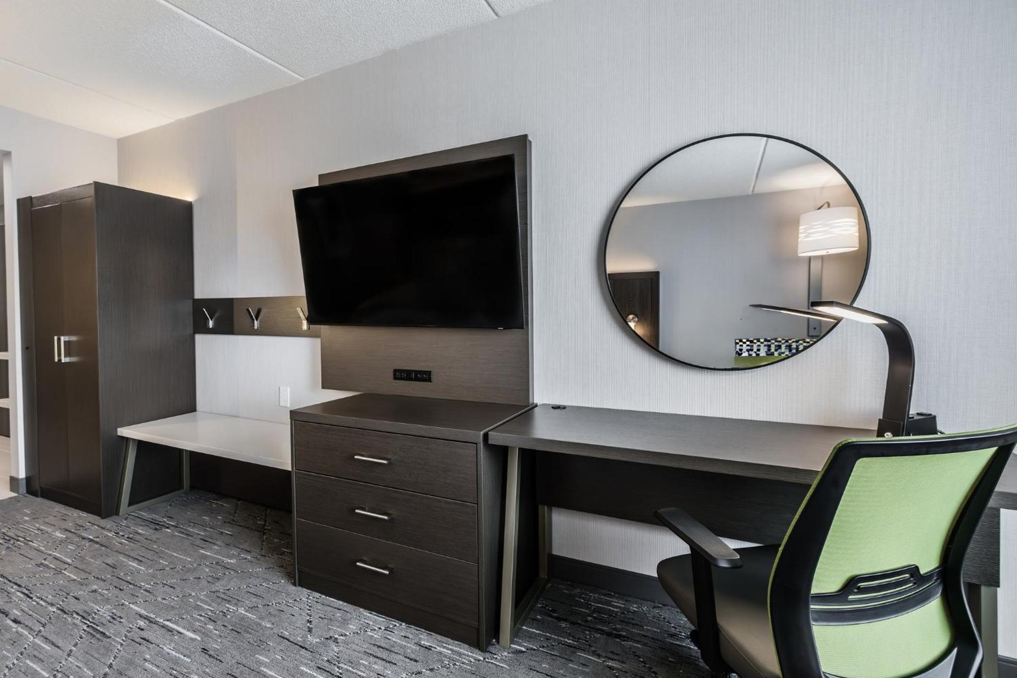 Holiday Inn Express & Suites - Toronto Airport South By Ihg Esterno foto